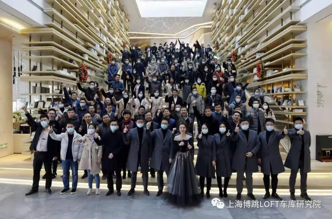 泸州全国一百多人在华侨城汉口道6号参观研讨LOFT专利车库技术！